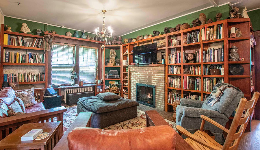 The large den with Smart TV, gas logs, interesting books and art make a nice place to relax