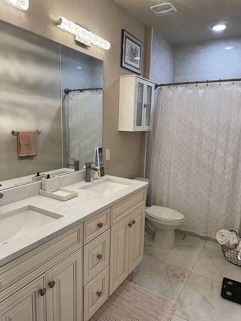 Upstairs second bathroom