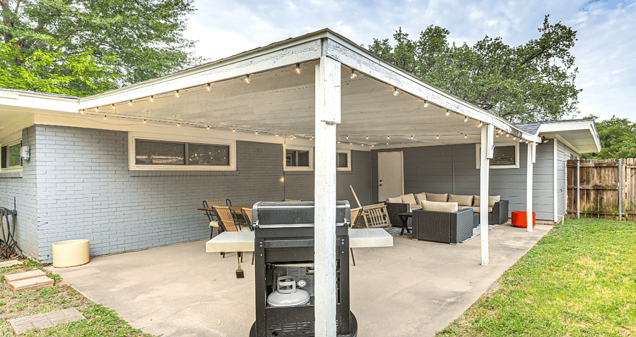 Patio & Outdoor Dining Area