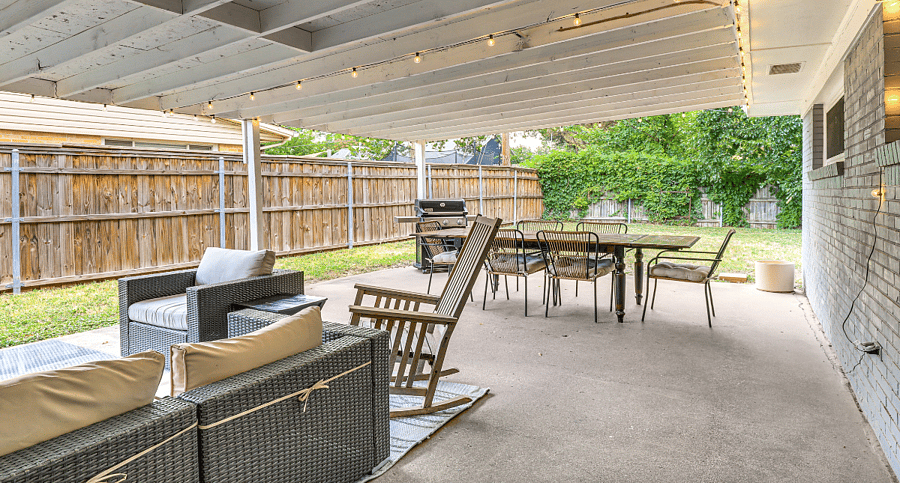 Patio & Outdoor Dining Area