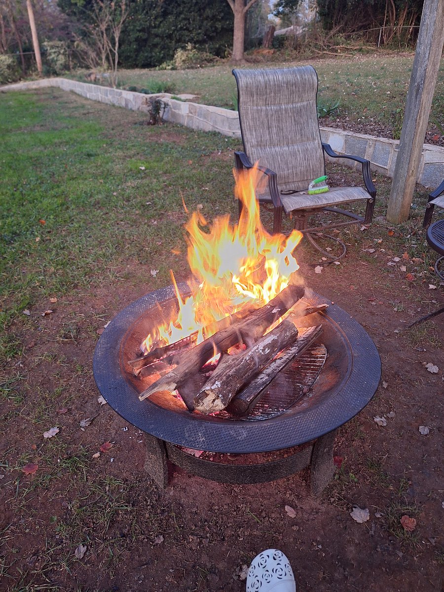 Outdoor fireplace