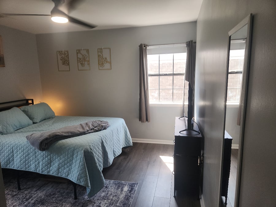 Queen bed, large closet, night stands, dresser and 50" smart tv. Black out pull down shades and curtains provided. Ceiling fan in place. All linens provided.