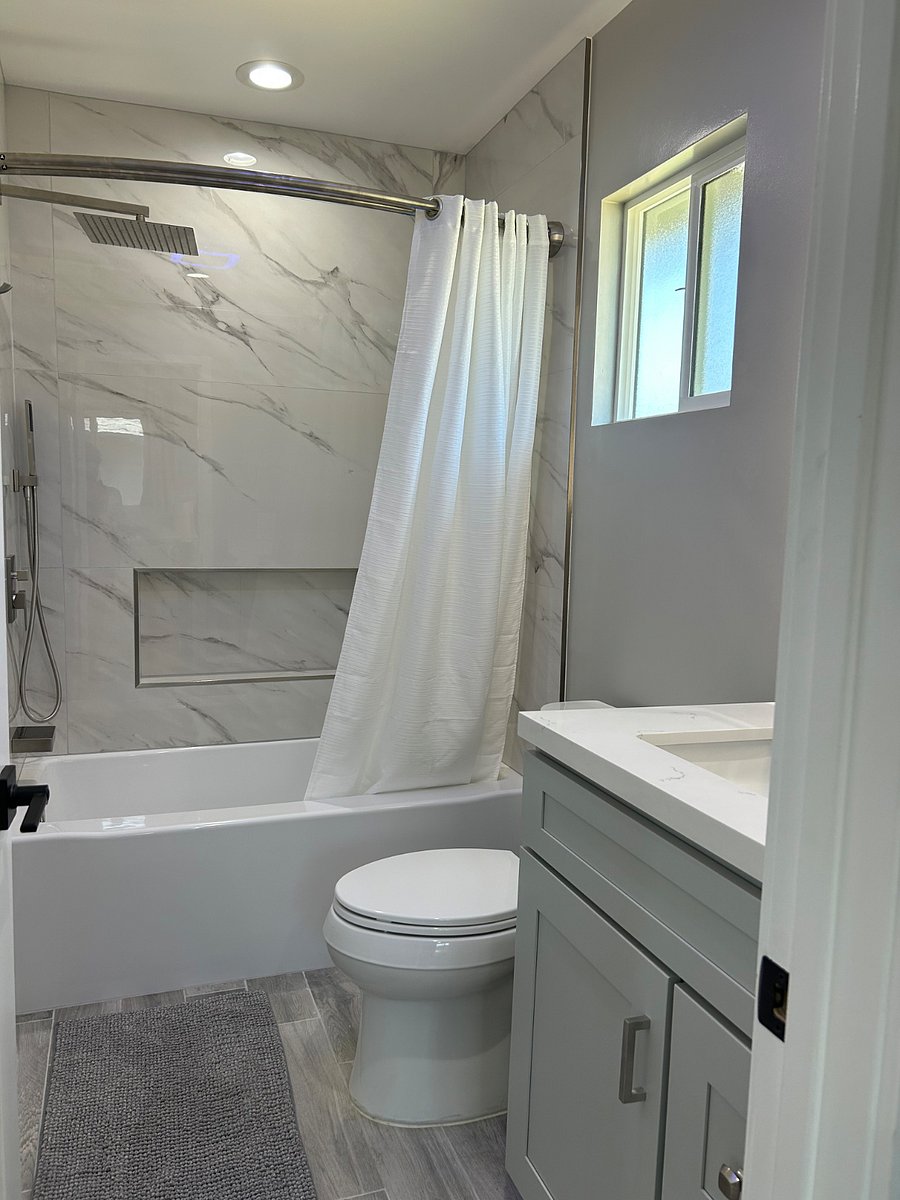 Full size bathroom