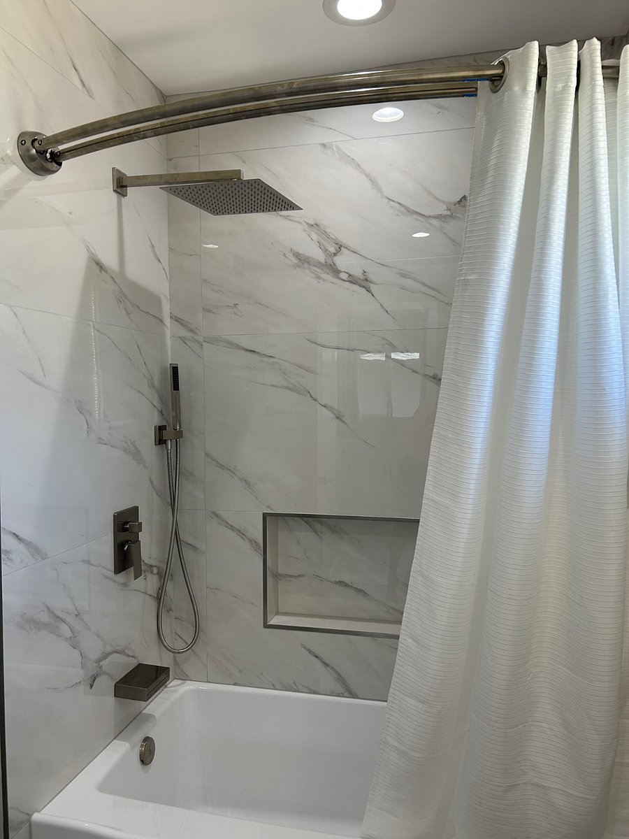 Rain showerhead and handheld showerhead