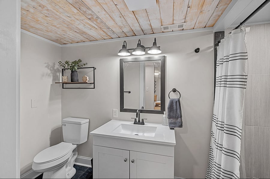 Hall Bathroom 