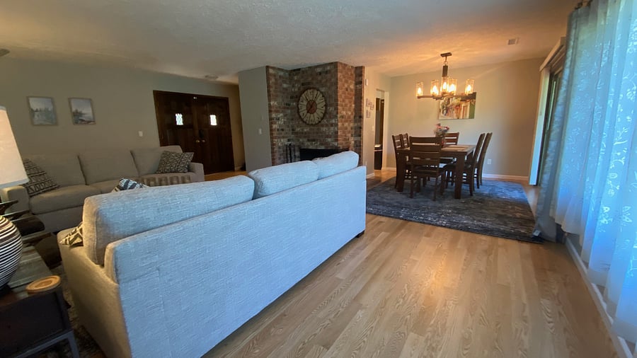 Living RoomDining