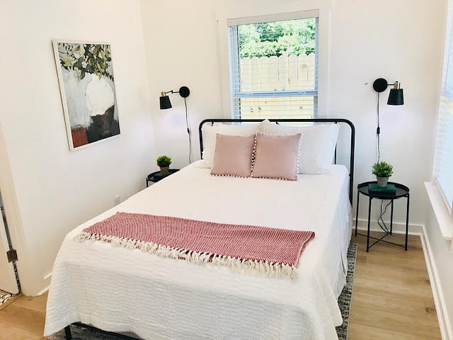 2nd bedroom Queen bed