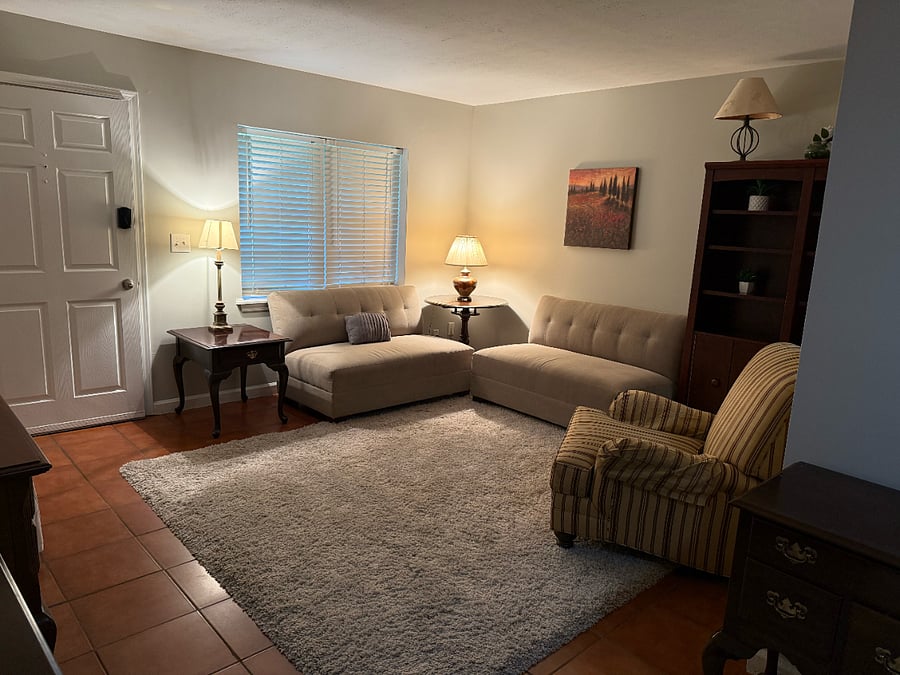 Lovely living area with comfy seating!