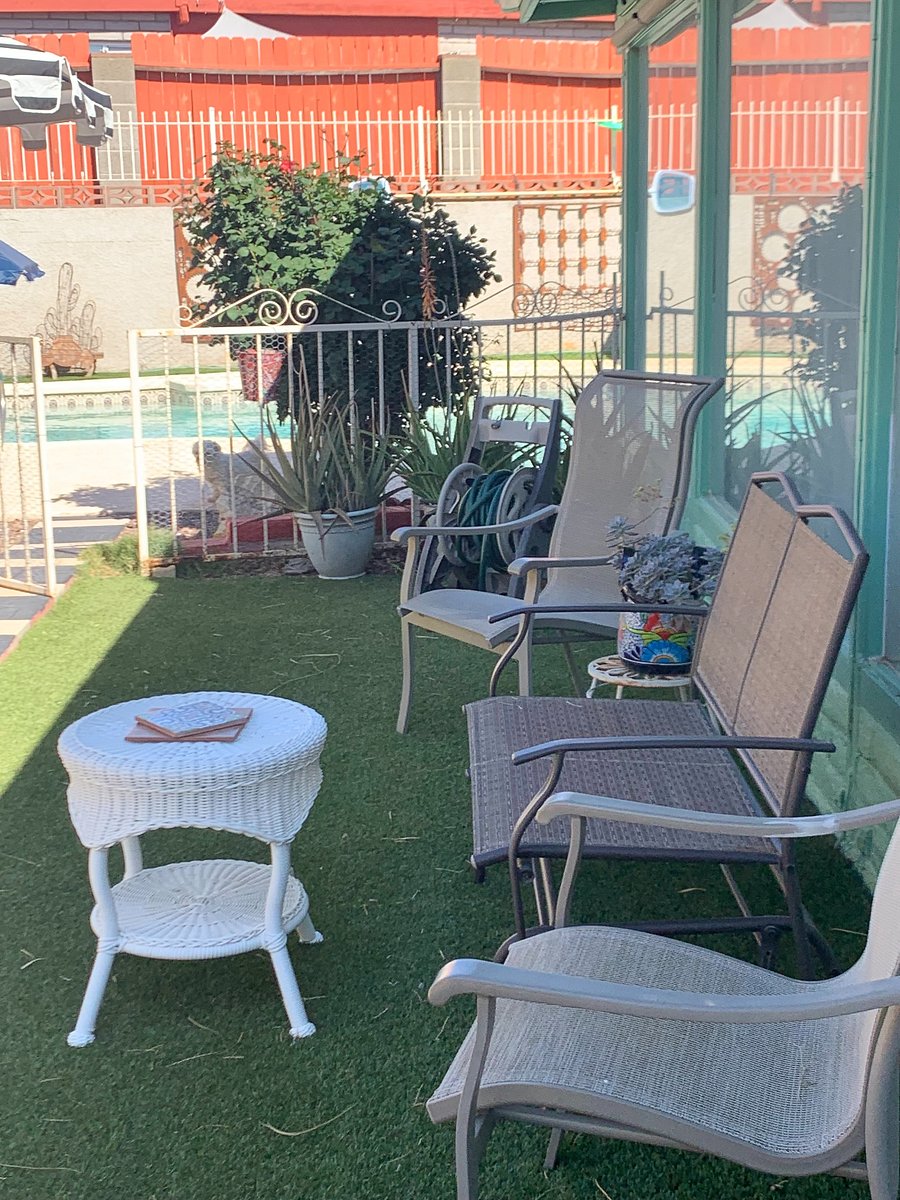 Seating area with gliderCat