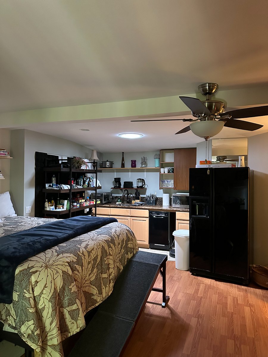 Separate unit duplex with own separate entry, own private yard and parking in front of the single car garage side or in the street. This unit does Not get use of the pool or spa UNLESS the people in the main home agree to that!