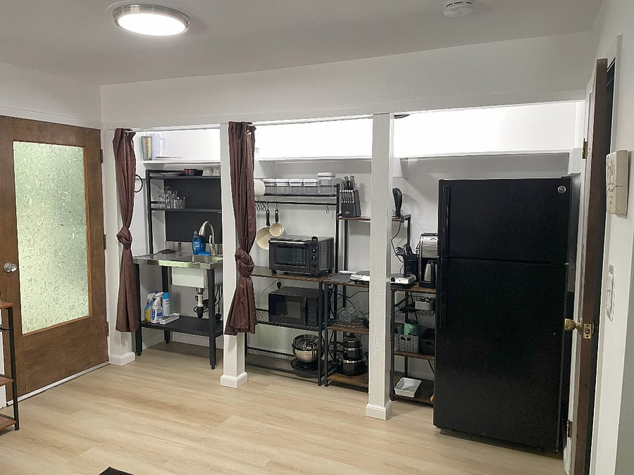 Fully appointed kitchenette. Hot plate, microwave, small portable oven, electric teapot, coffee maker with built in grinder, full size fridge