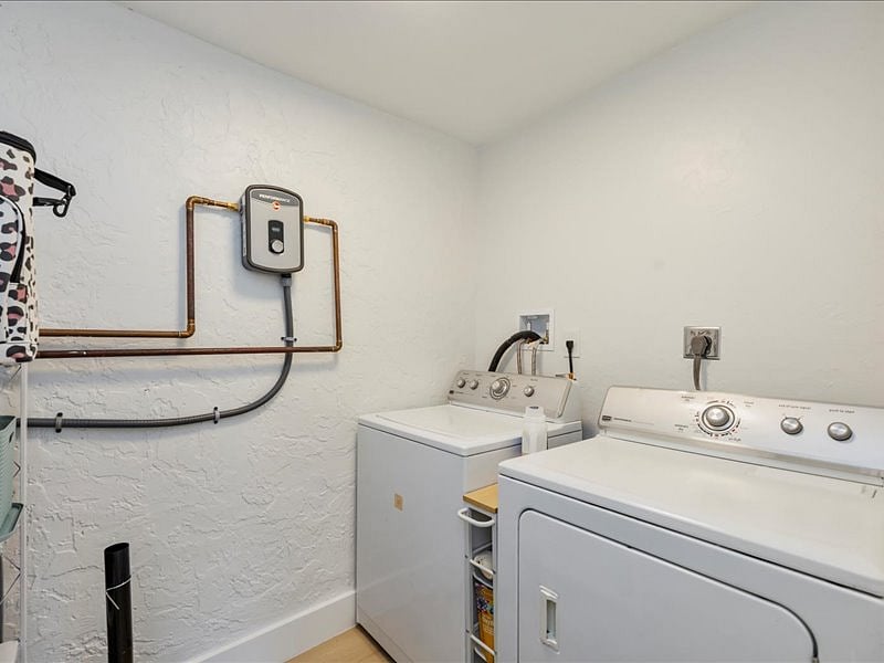 Naples rental with in-home washer & dryer. Perfect for extended stays.