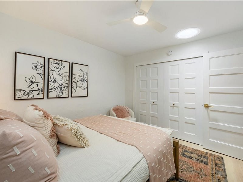 Guest-friendly Naples rental, designed for comfort. Guest room is the perfect balance of comfort and relaxation for extended-stay visitors.