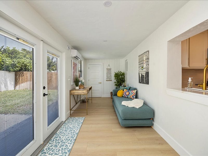 Naples long-term rental with office space is ideal for remote work, study, or relaxation  a must-have for traveling professionals.