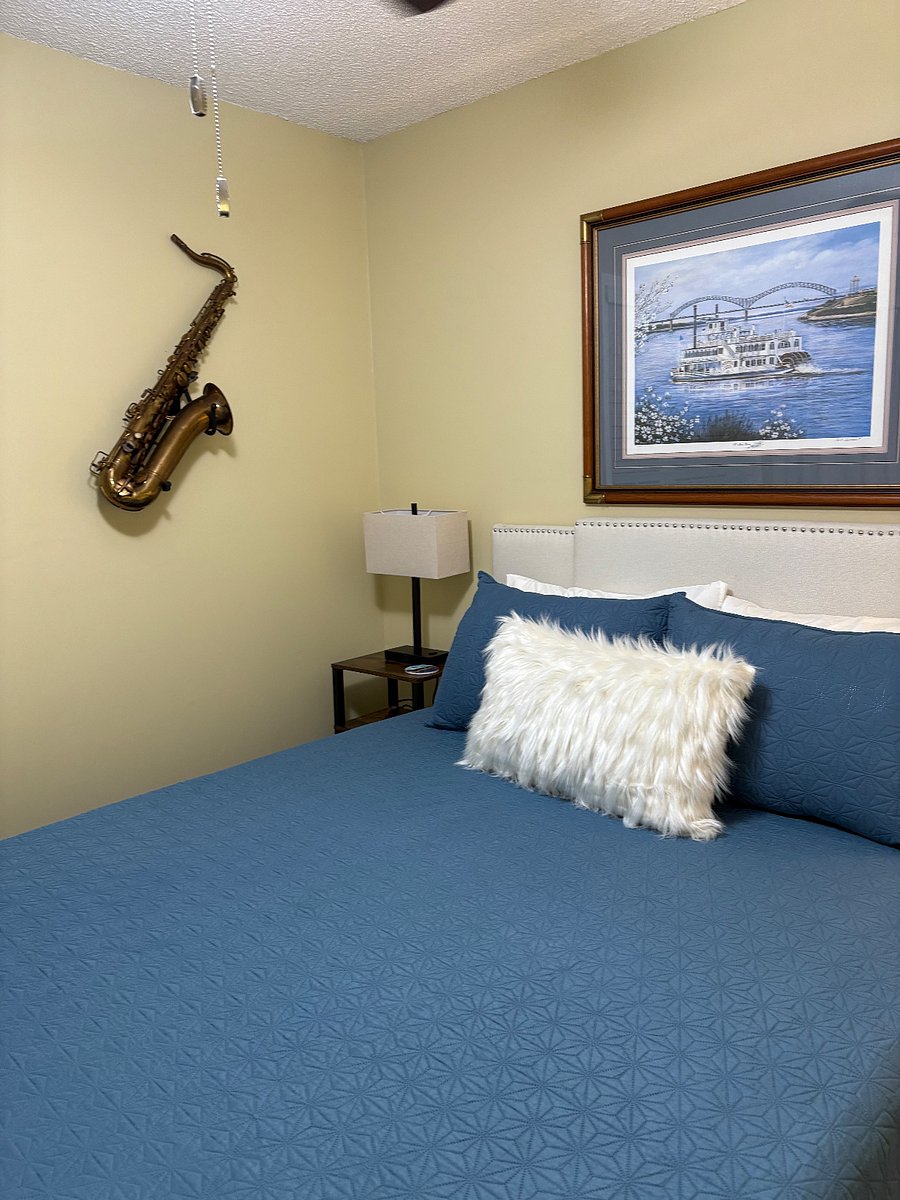 Queen bedroom.