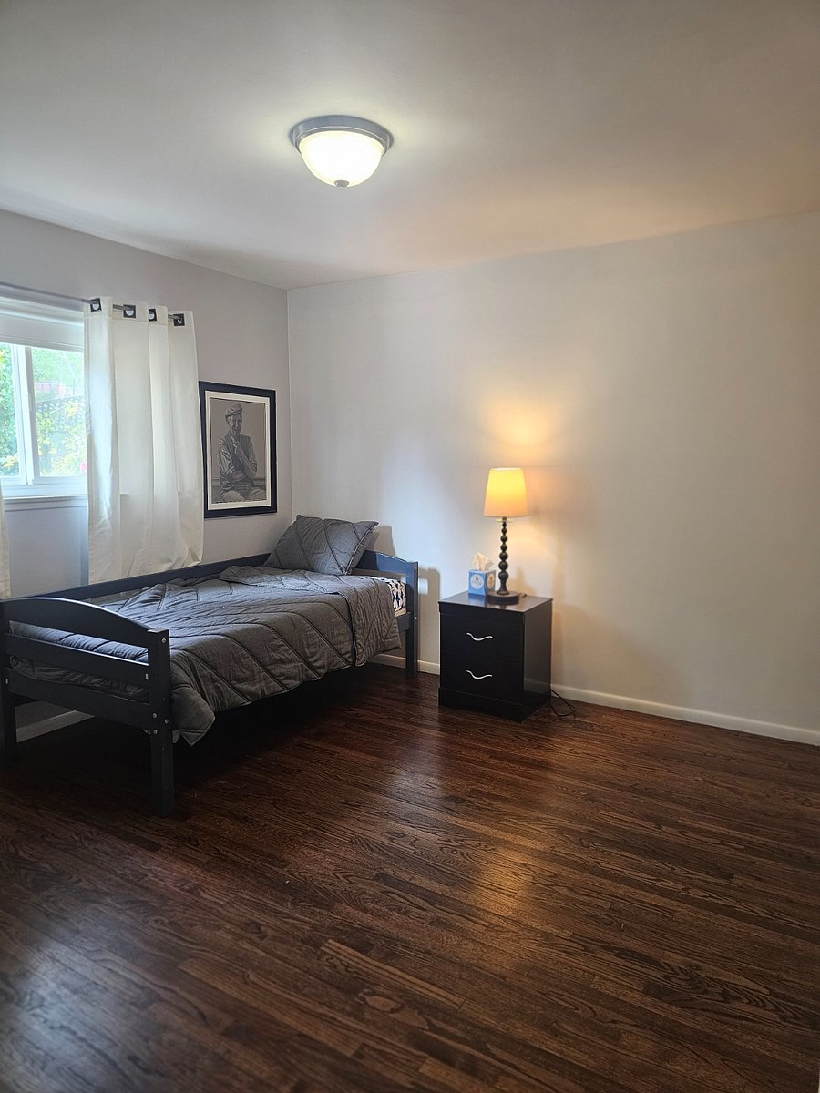 Bedroom #3 with twin bed