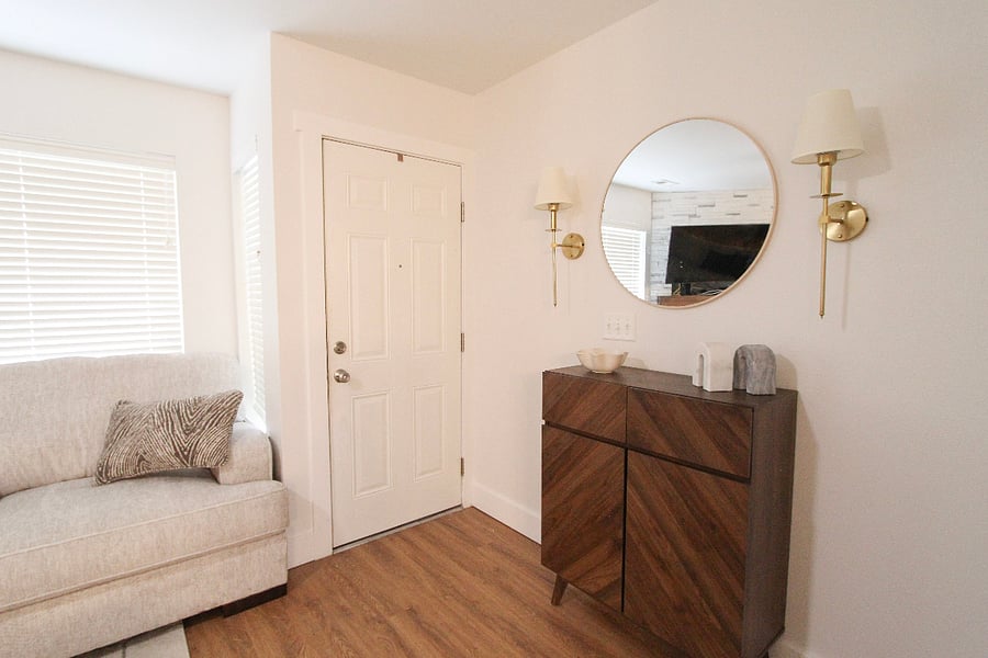 Entryway (downstairs)