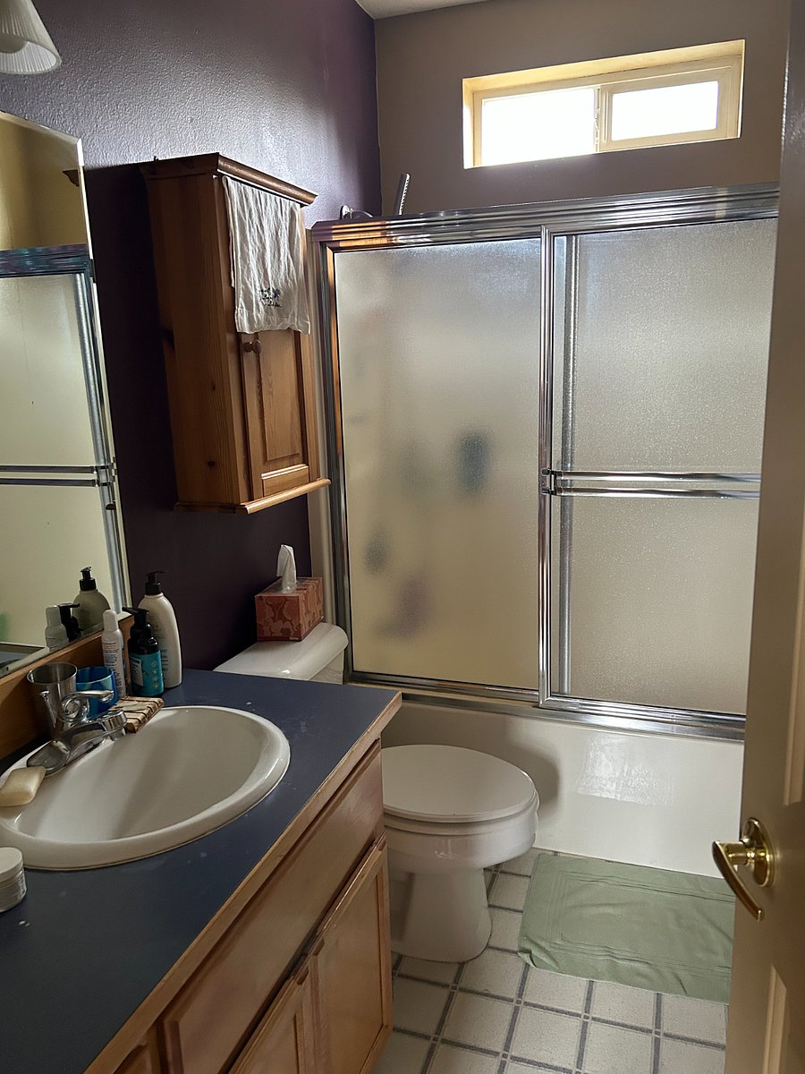 Upstairs full bath