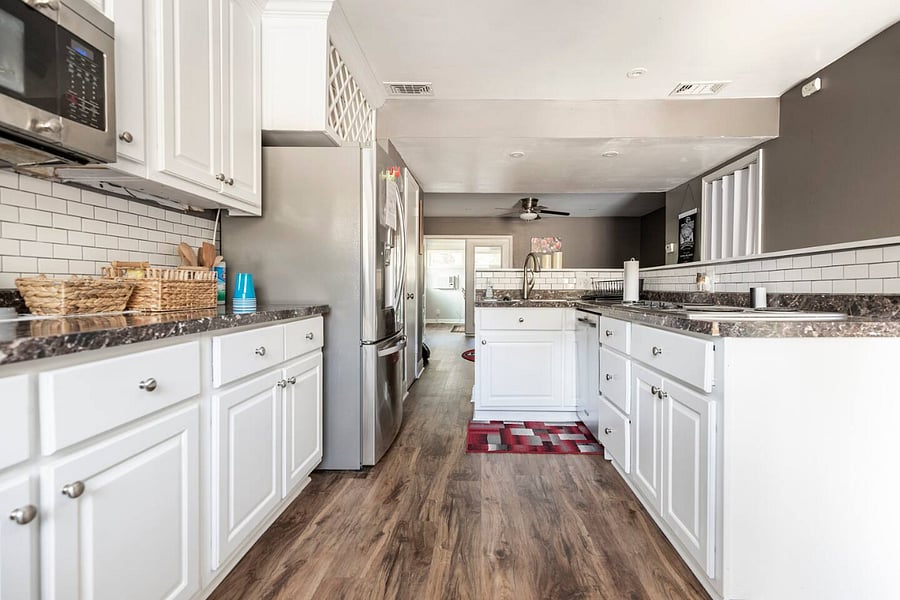 Full kitchen