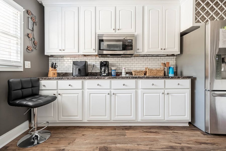 Full kitchen