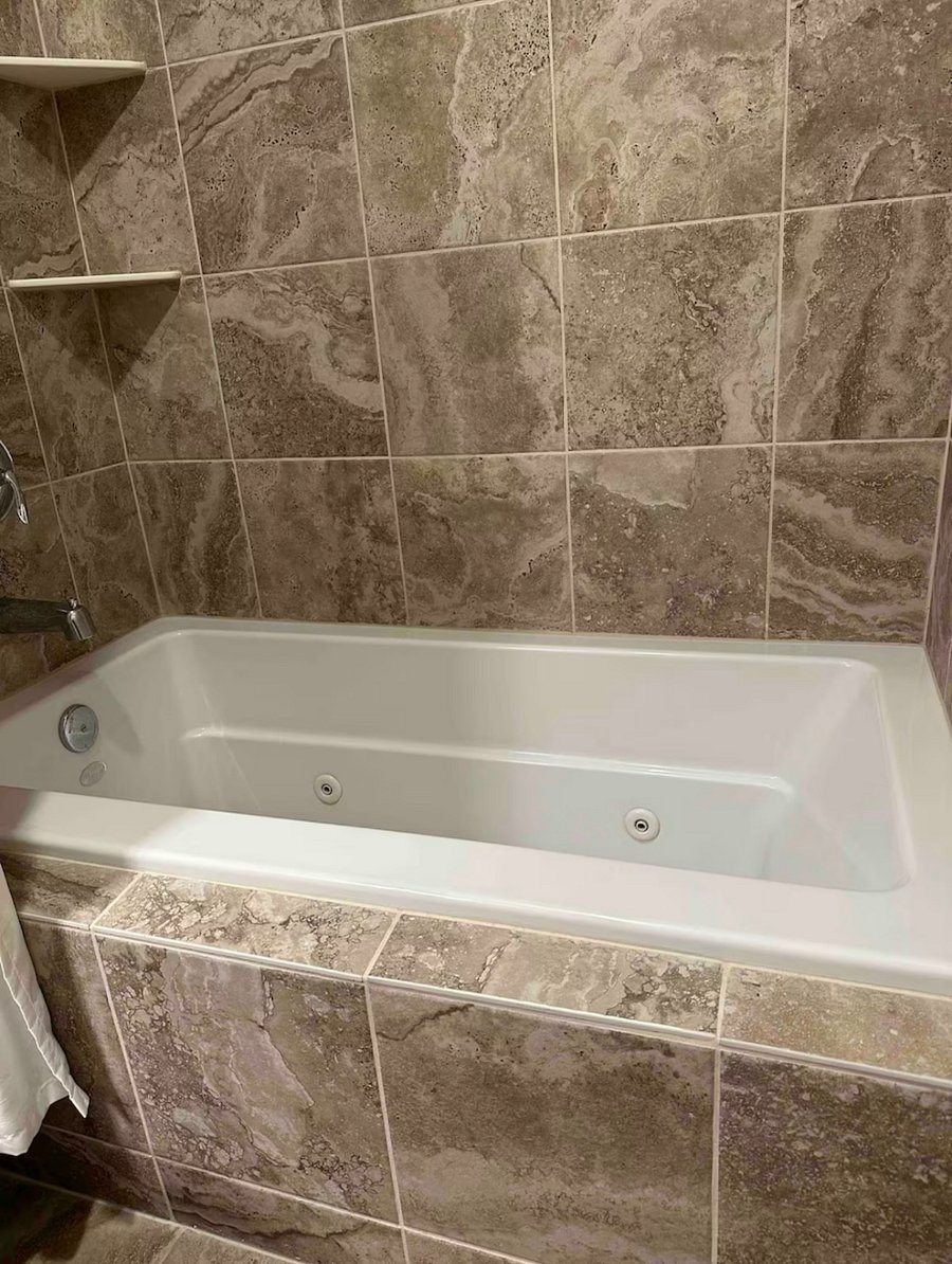 jetted tub