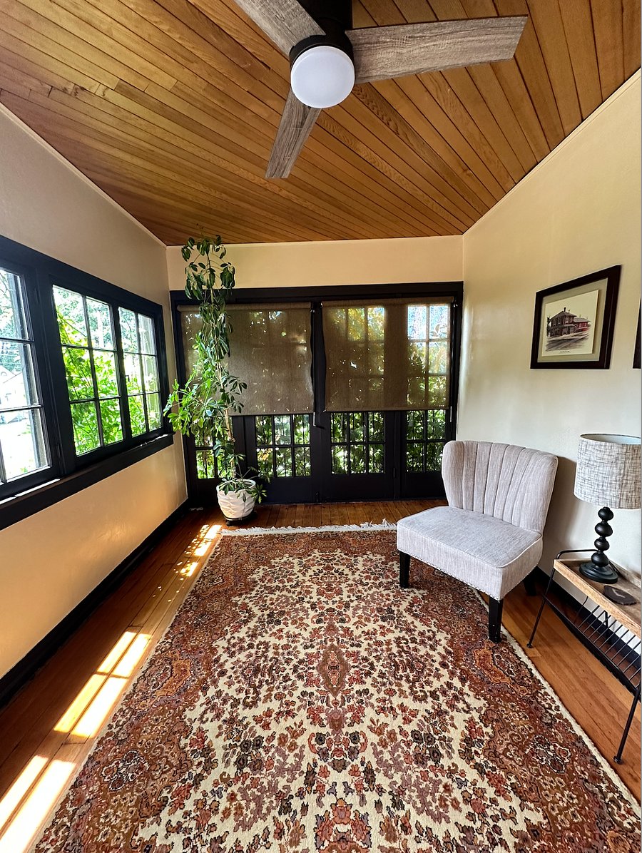 Interior entry space (sunroom)