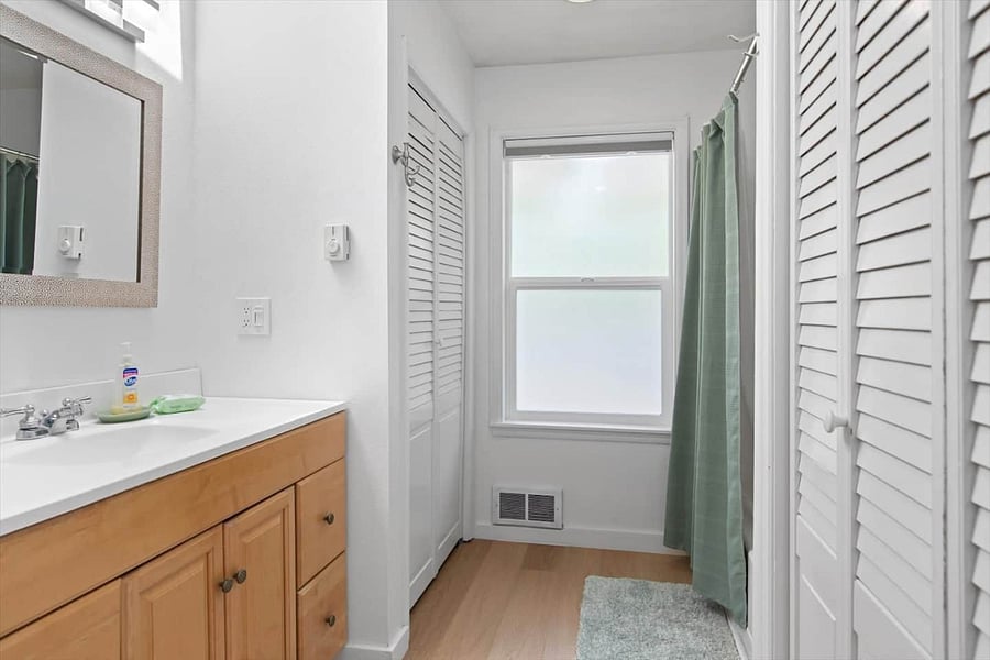 Full bathroom