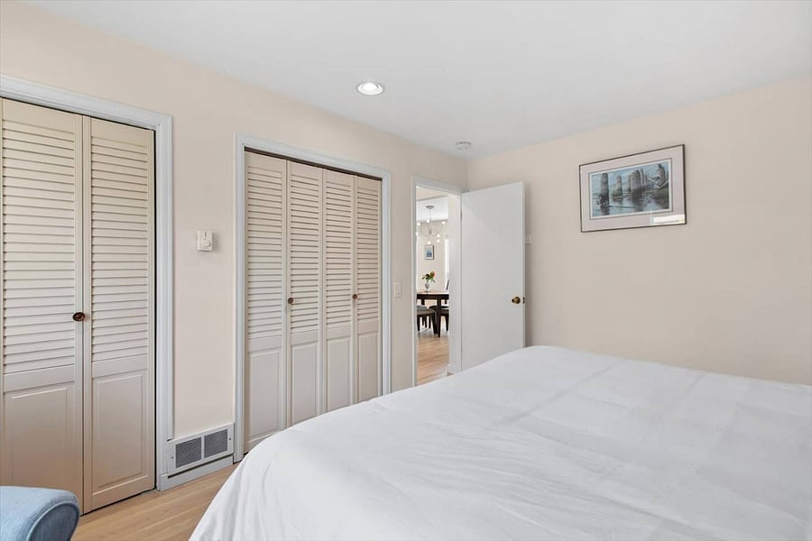 Bedroom 1 - King