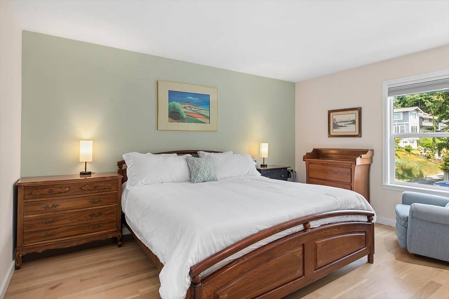 Bedroom 1 - King