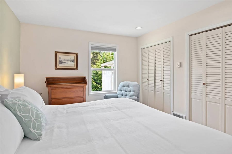 Bedroom 1 - King