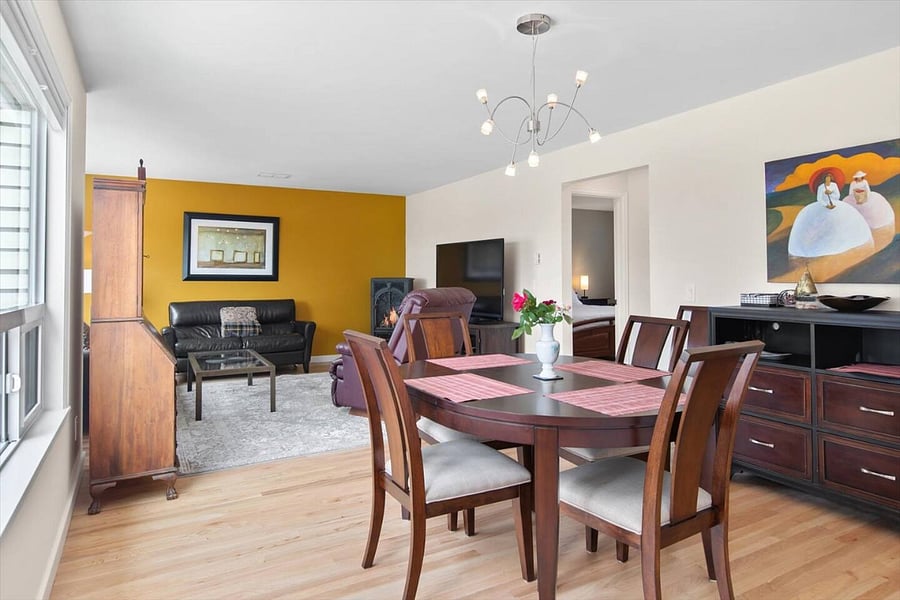 Living/Dining area