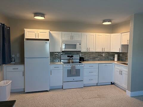 Full appliances including dishwasher