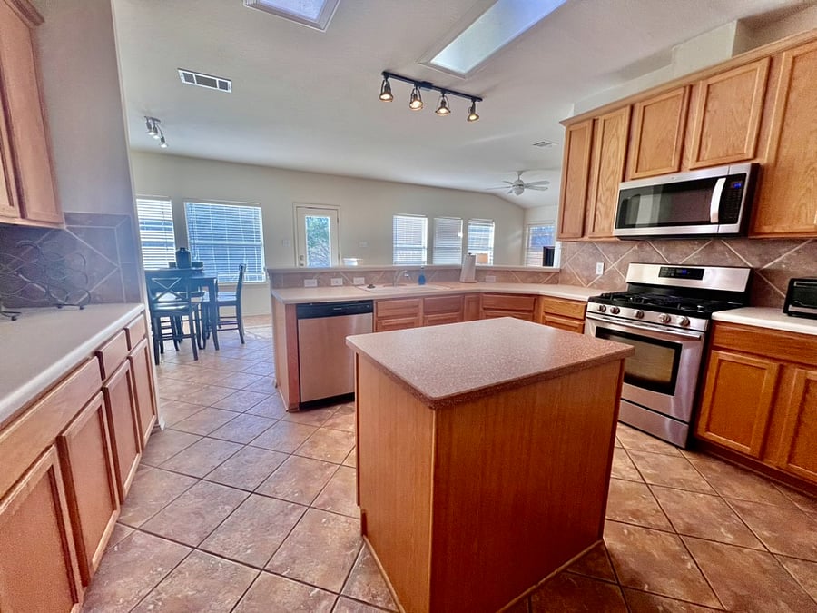 Full Kitchen