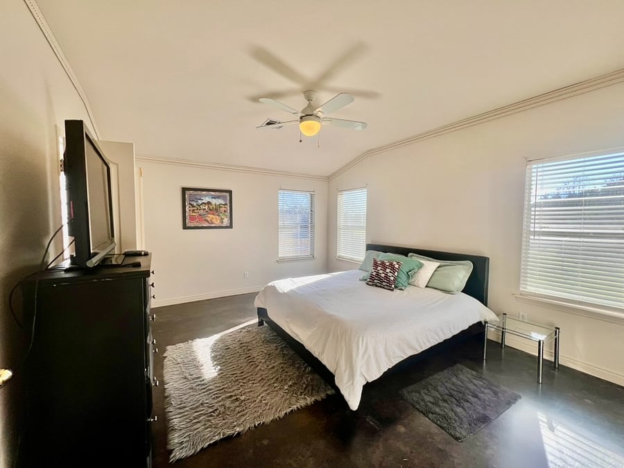 Master Suite - King bed