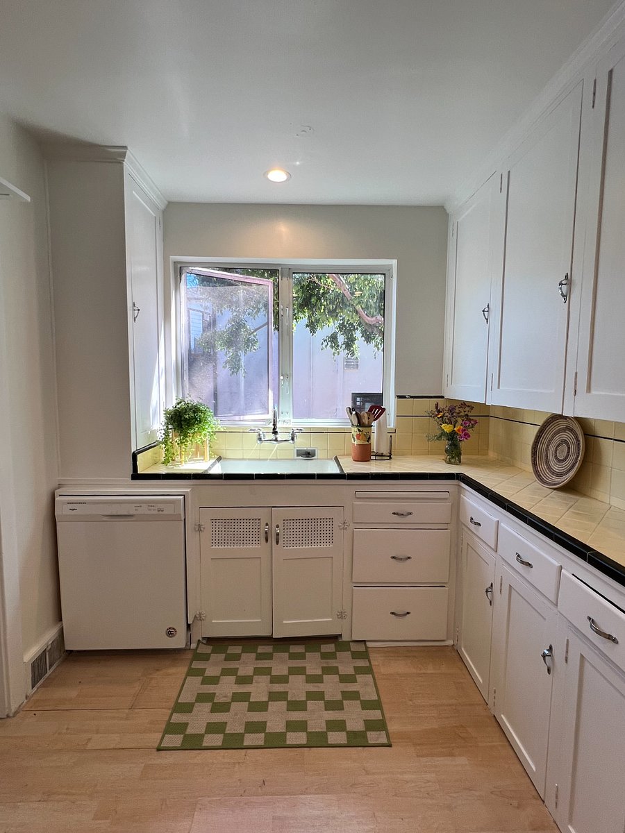 Kitchen with dishwasher