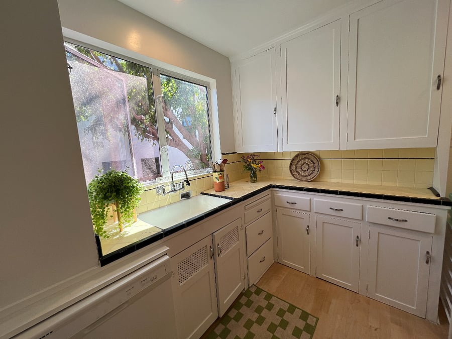 Bright and airy Kitchen 