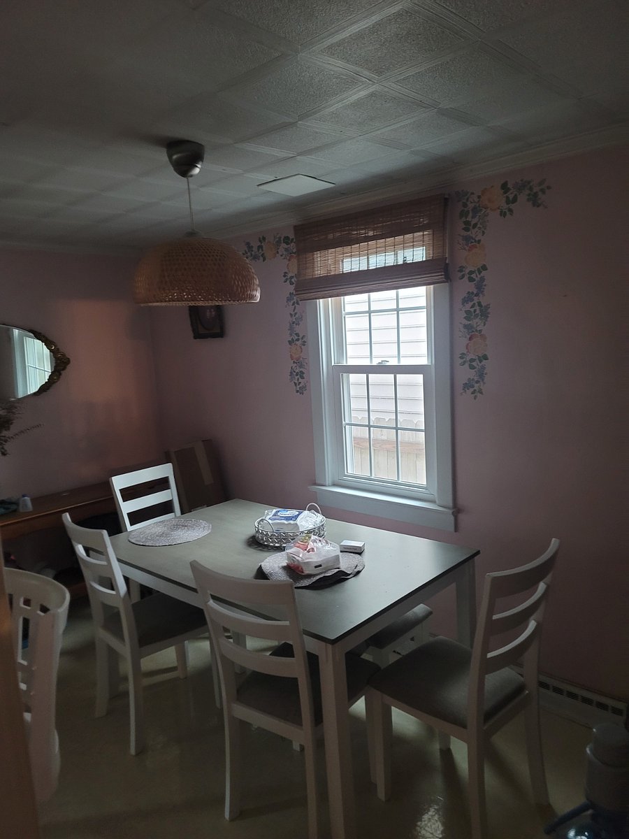 Dining room with Old Beach mood.