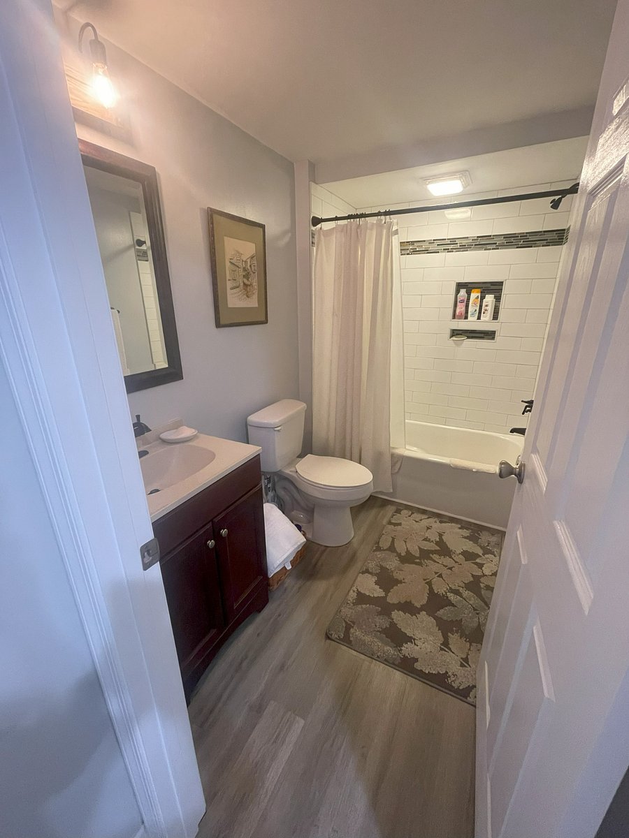 Full Bathroom Shower/Tub