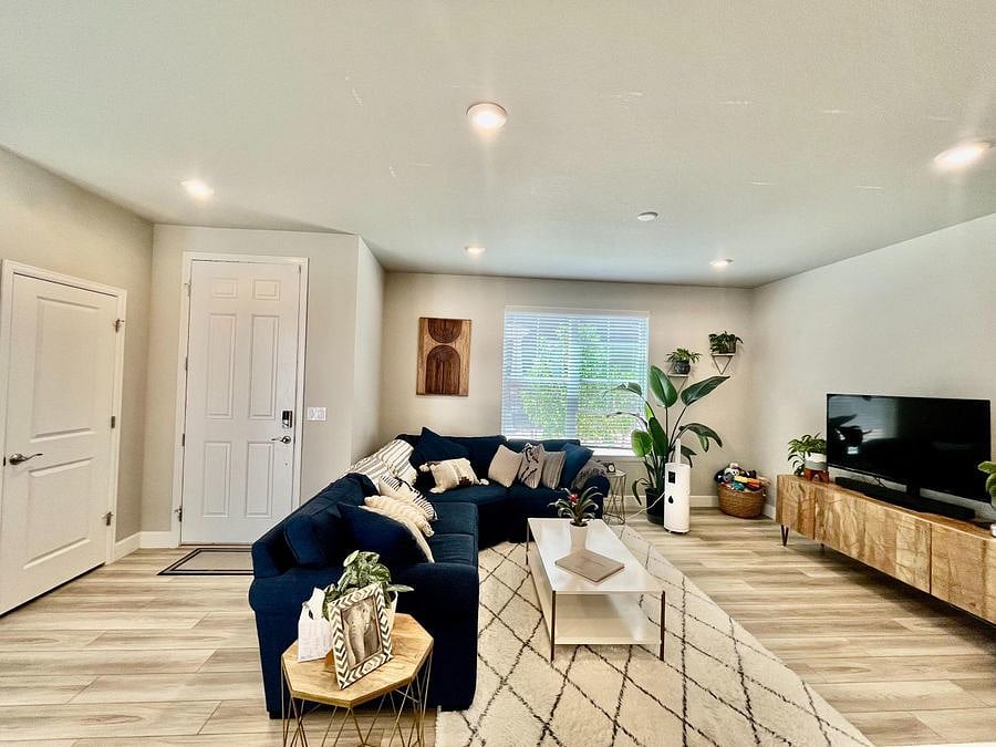 Furnished Finder property 866001_1 photo 3