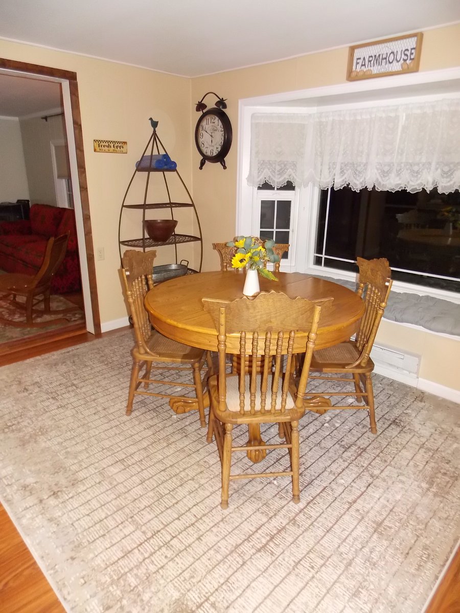 Kitchen breakfast/dining nook