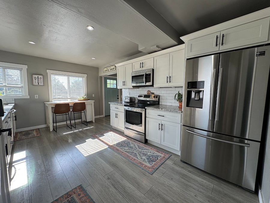 Spacious kitchen fully stocked with kitchen gadgets.