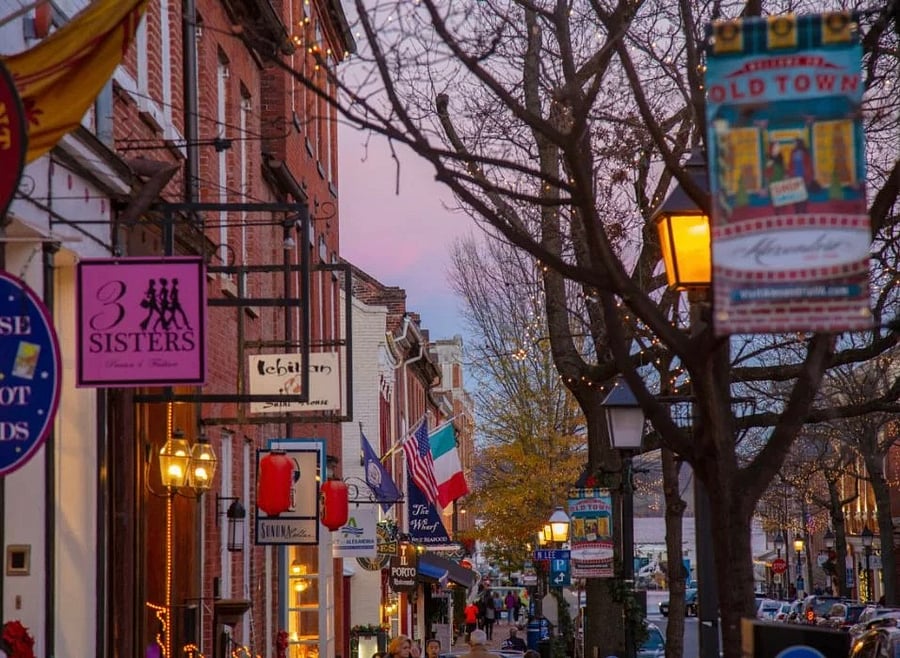 Just a 10-minute drive to Old Town Alexandria