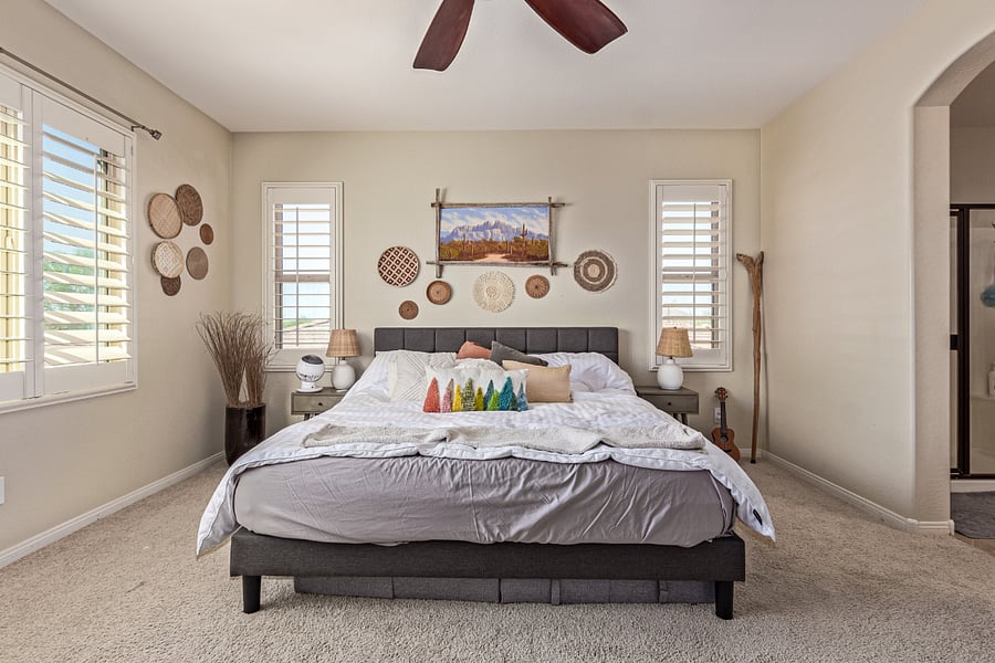 Master Bedroom-Luxury King Bed