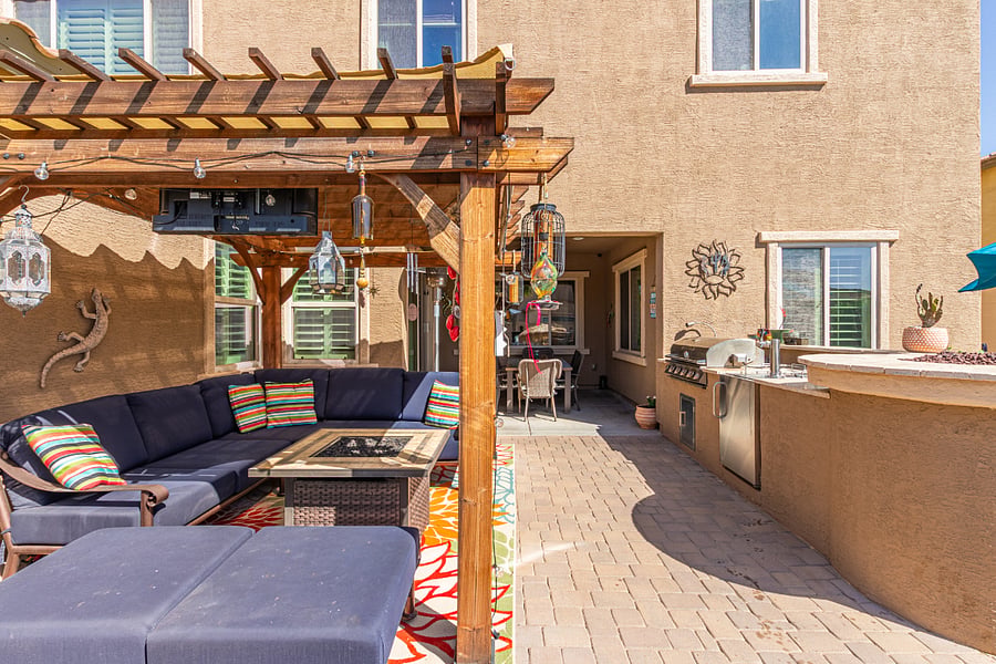 Outdoor pergola with misters, gas grill and gas fire pit