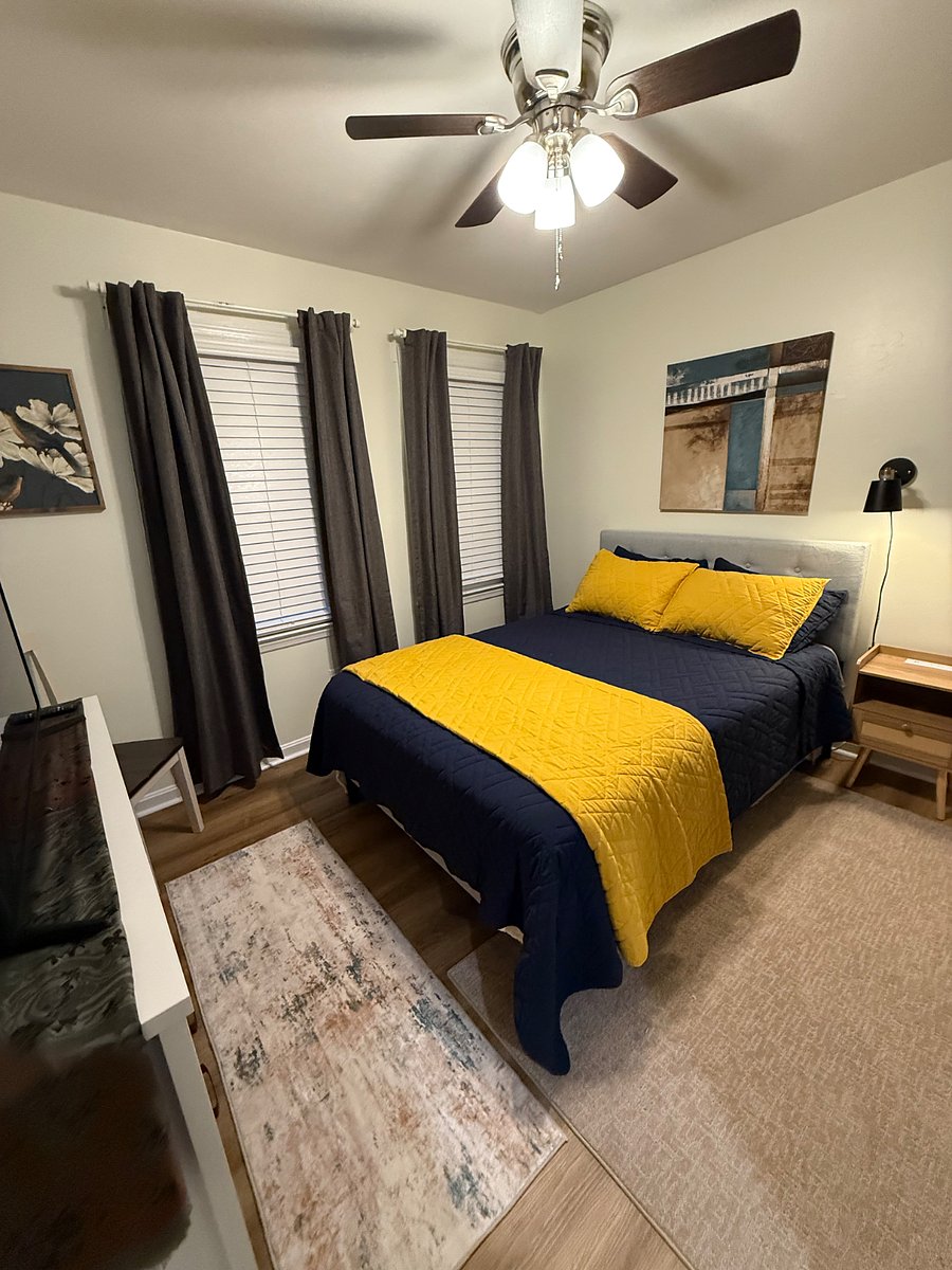 ROOM 1 