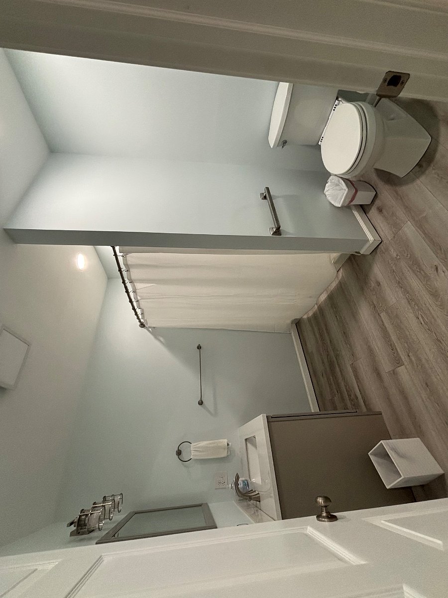 Private bathroom in Unit 1