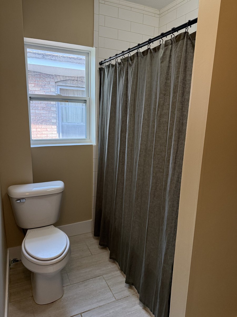 Second floor full bathroom