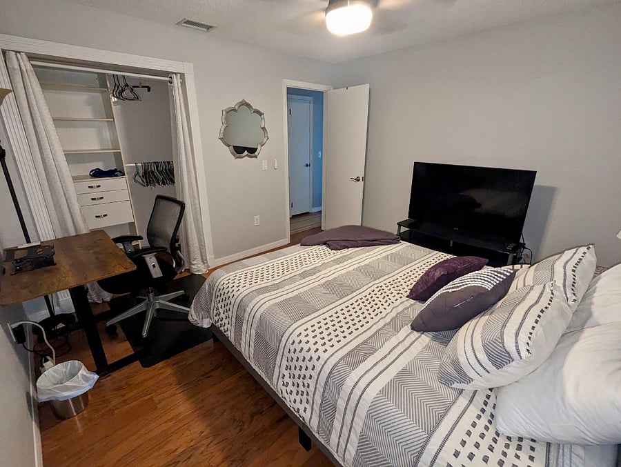 2nd Bedroom / work space