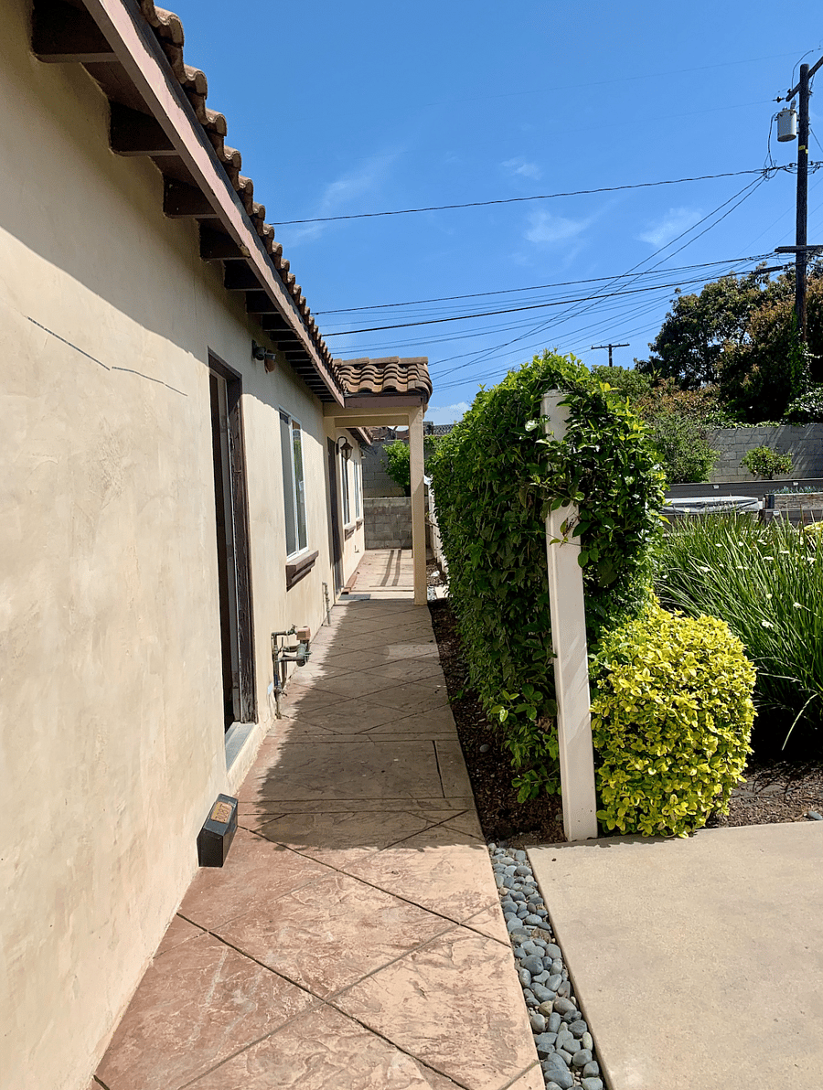 Independent Entrance to the Casita Espanola