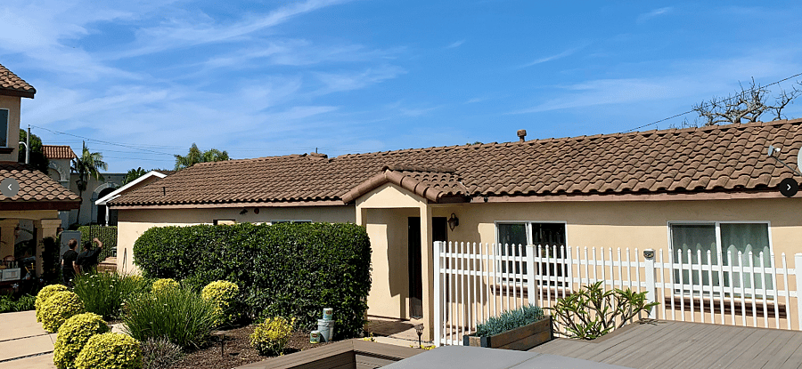 The exterior of the home is bright and inviting, with plenty of natural light and year-round sunny weather. Conveniently located just 5 minutes from the beach, its the perfect spot to enjoy coastal living.